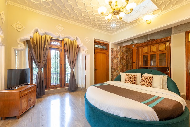 StayVista at Villa 360 in Nainital | 5 BHK Luxury Villa - StayVista at Villa 360 in Nainital | 5 BHK Luxury Villa Hill, Ayarpatta, Nainital, Uttarakhand 263001, India