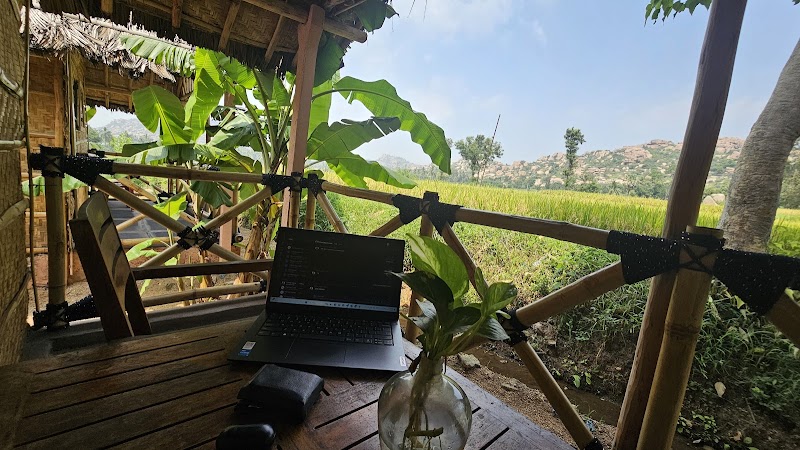 Om Shanti Om Homestay & Cafe Hampi - Om Shanti Om Homestay & Cafe Hampi Sangapur, Karnataka 583234, India