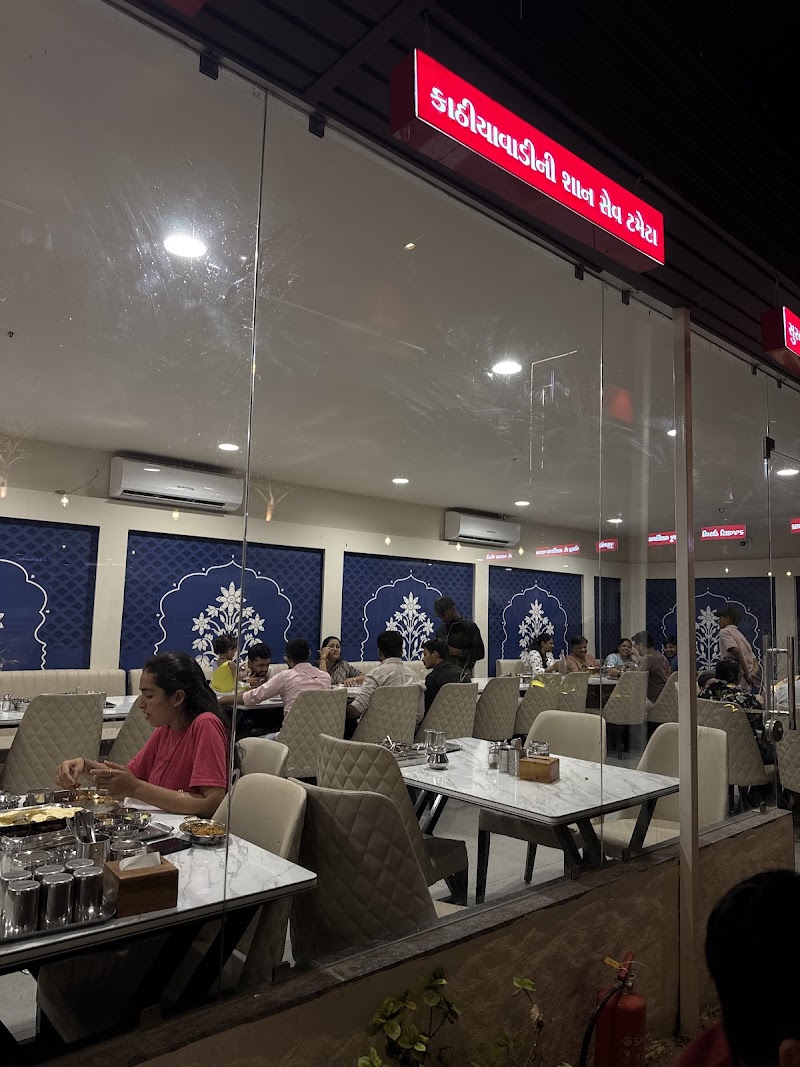 SHREE KHODIYAR KATHIYAWADI DHABA SINDHU BHAVAN - SHREE KHODIYAR KATHIYAWADI DHABA SINDHU BHAVAN, Sindhubhavan Rd, beside Minotti, PRL Colony, Bodakdev, Ahmedabad, Gujarat 380059, India