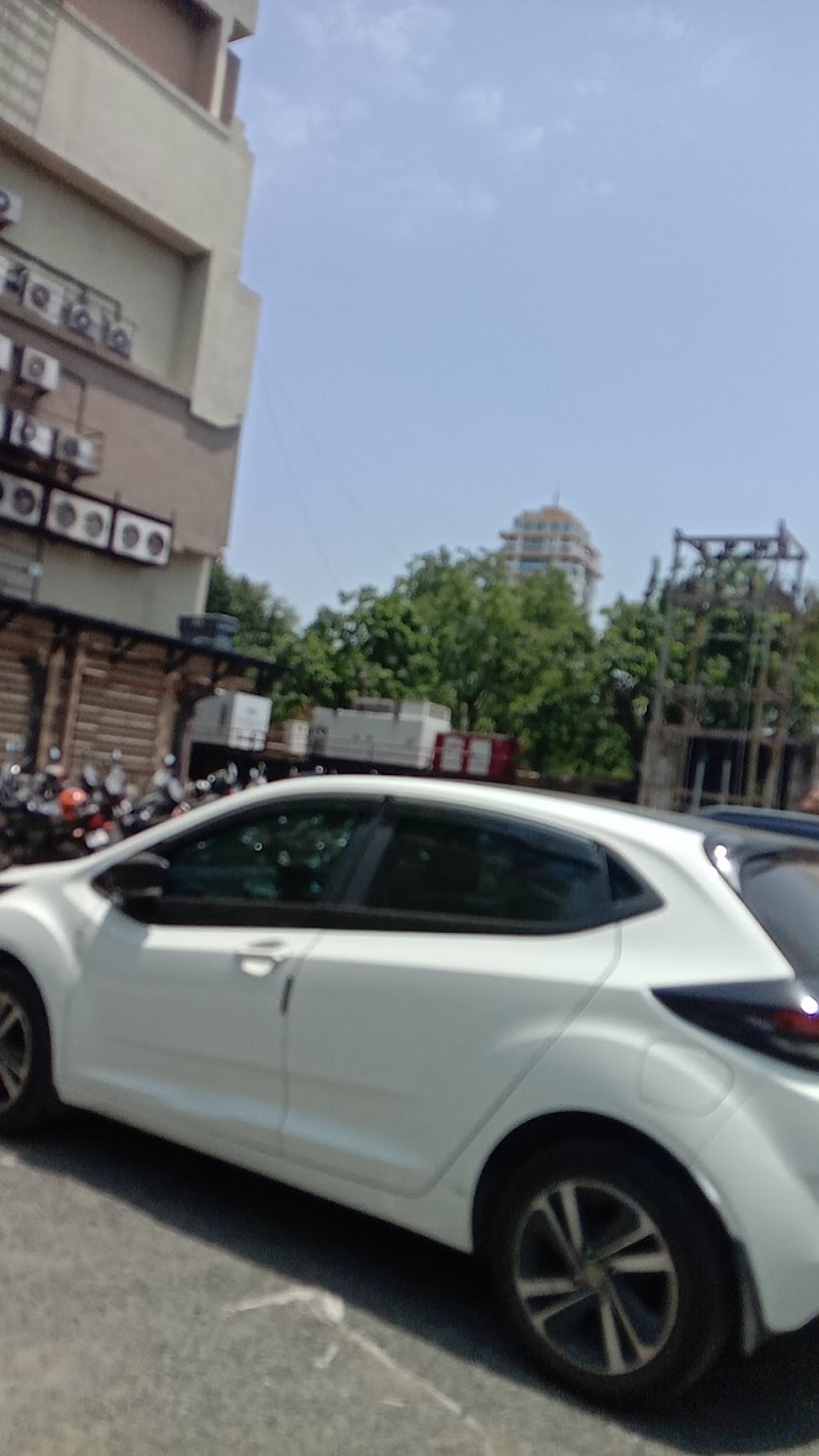 HDFC Bank - HDFC Bank Ground Floor, Fidvi Tower Sadar Opposite Saraf Chambers, FIDVI Towers, Mount Road, Mount Rd, Sadar, Nagpur, Maharashtra 440001, India