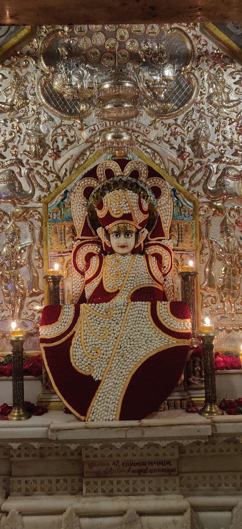 Shantinath Jain Derasar - Shantinath Jain Derasar Parshuram Building, Thakurdwar Rd, Charni Road East, Khandiwadi, Ambewadi, Girgaon, Mumbai, Maharashtra 400002, India