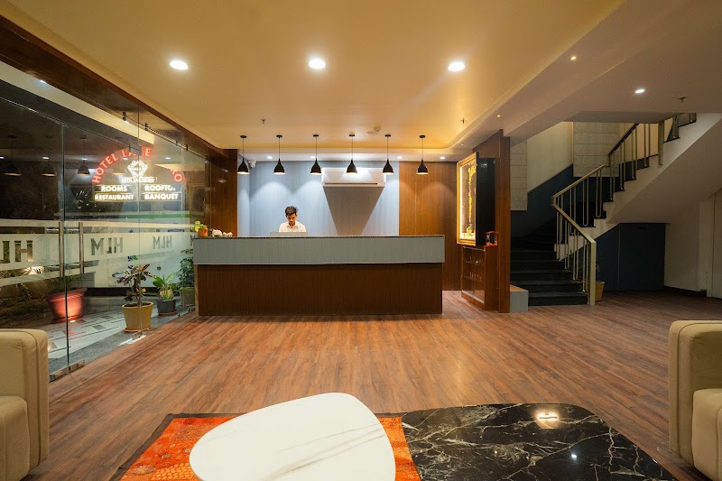Hotel Lake Metro - Hotel Lake Metro Nr. Hotel Rudura Palace, Railway Station Rd, behind Natraj dinning Restaurant, Udaipole, Jawahar Nagar, Shivaji Nagar, Udaipur, Rajasthan 313001, India
