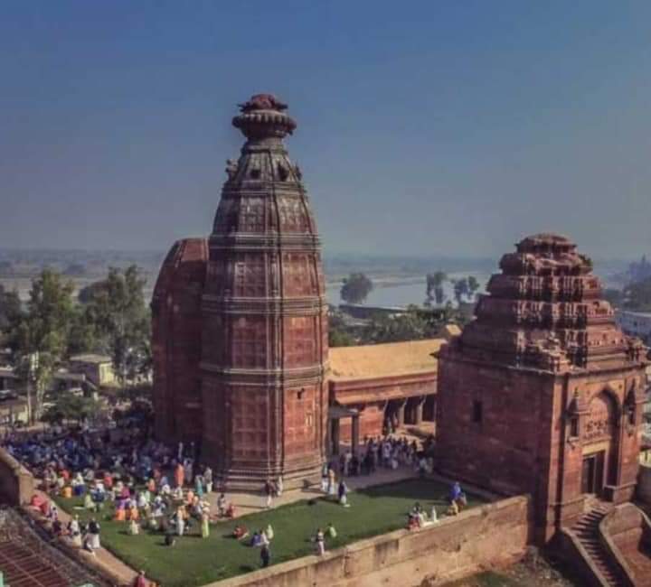 Shri Radha Madan Mohan Ji Mandir, Vrindavan - Shri Radha Madan Mohan Ji Mandir, Vrindavan, VIP Rd, near Banke Bihari Temple, Goda Vihar, Vrindavan, Uttar Pradesh 281121, India
