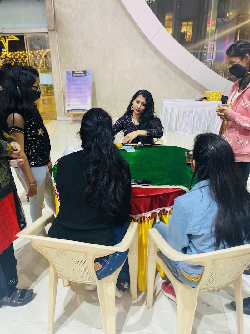Tarot reader Rashmi