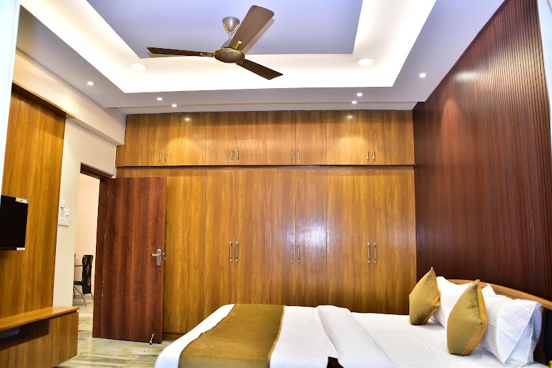 The Mid City Home - The Mid City Home, 7th floor flat, Ishwar Tower, 71, Luxa Rd, Godowliya, Sidhgiribagh, Varanasi, Uttar Pradesh 221010, India