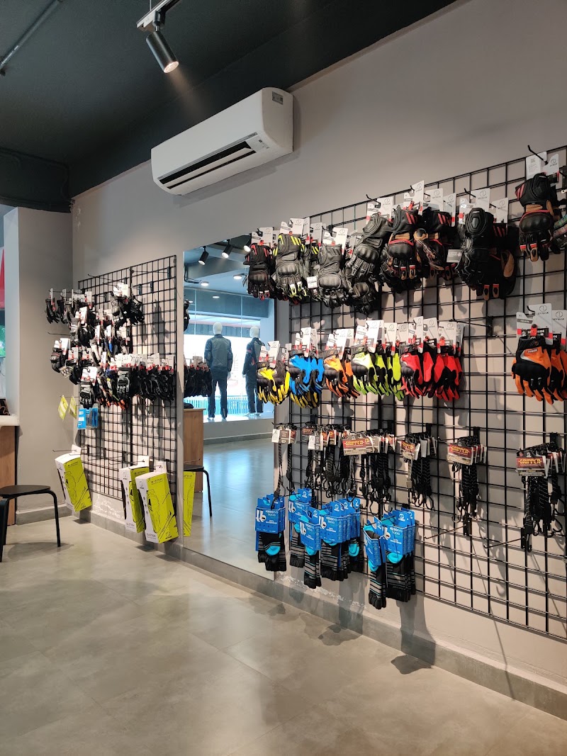 Rynox Exclusive Store - HSR Bengaluru - Rynox Exclusive Store - HSR Bengaluru No. 645, Ground Floor, Zeal square, 12th cross, 27th Main Rd, behind cafe coffee day, 1st Sector, HSR Layout, Bengaluru, Karnataka 560102, India