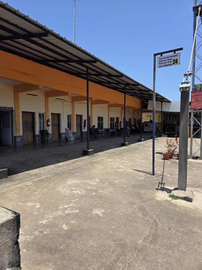 Alappuzha railway station platform 1 - Alappuzha railway station platform 1, F8PC+3RR, Kunnumpuram, Alappuzha, Keralam 688012, India