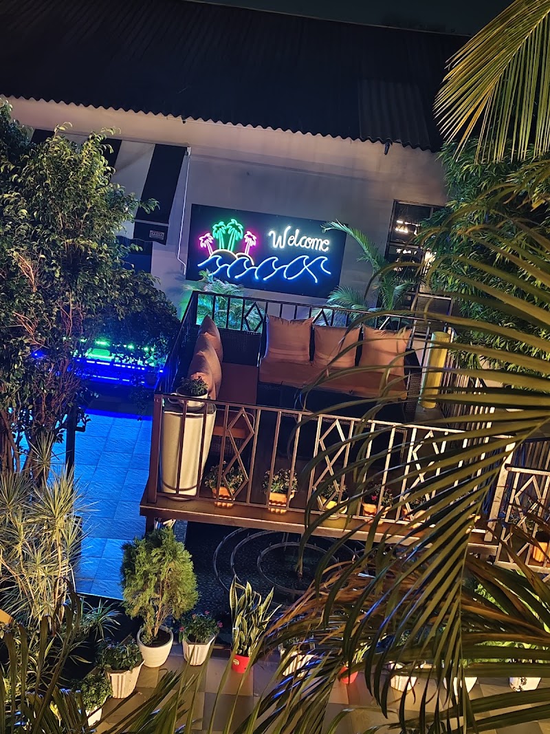 FOODIE PALM PARADISE