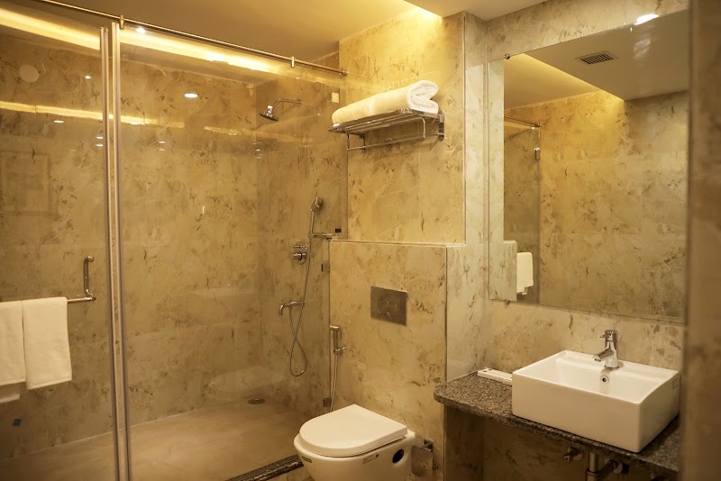 Tripli Hotels Shourya Residency - Tripli Hotels Shourya Residency Lake Palace Road, Gulab Bagh Rd, near Vintage Car Museum, Old City, Brahmpuri, Udaipur, Rajasthan 313001, India