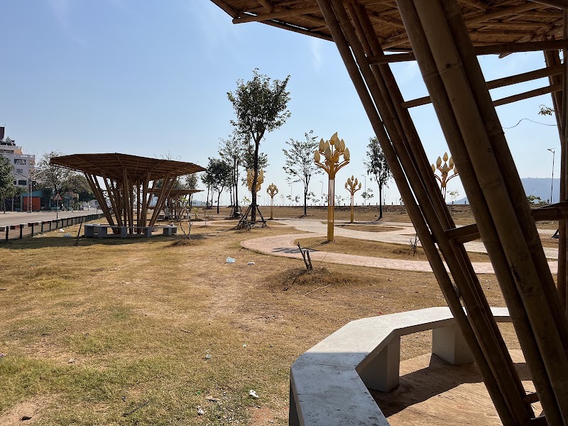 Riverside Park - Riverside Park, 4R72+CC5, Pakse, Laos