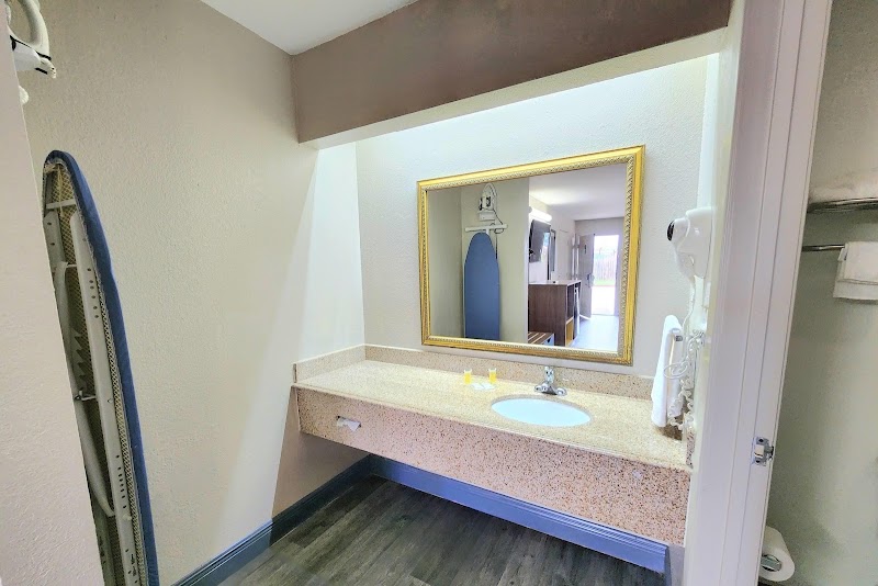 Days Inn by Wyndham San Antonio Southeast/Frost Bank Center - Days Inn by Wyndham San Antonio Southeast/Frost Bank Center 5003 Rigsby Ave, San Antonio, TX 78222, USA