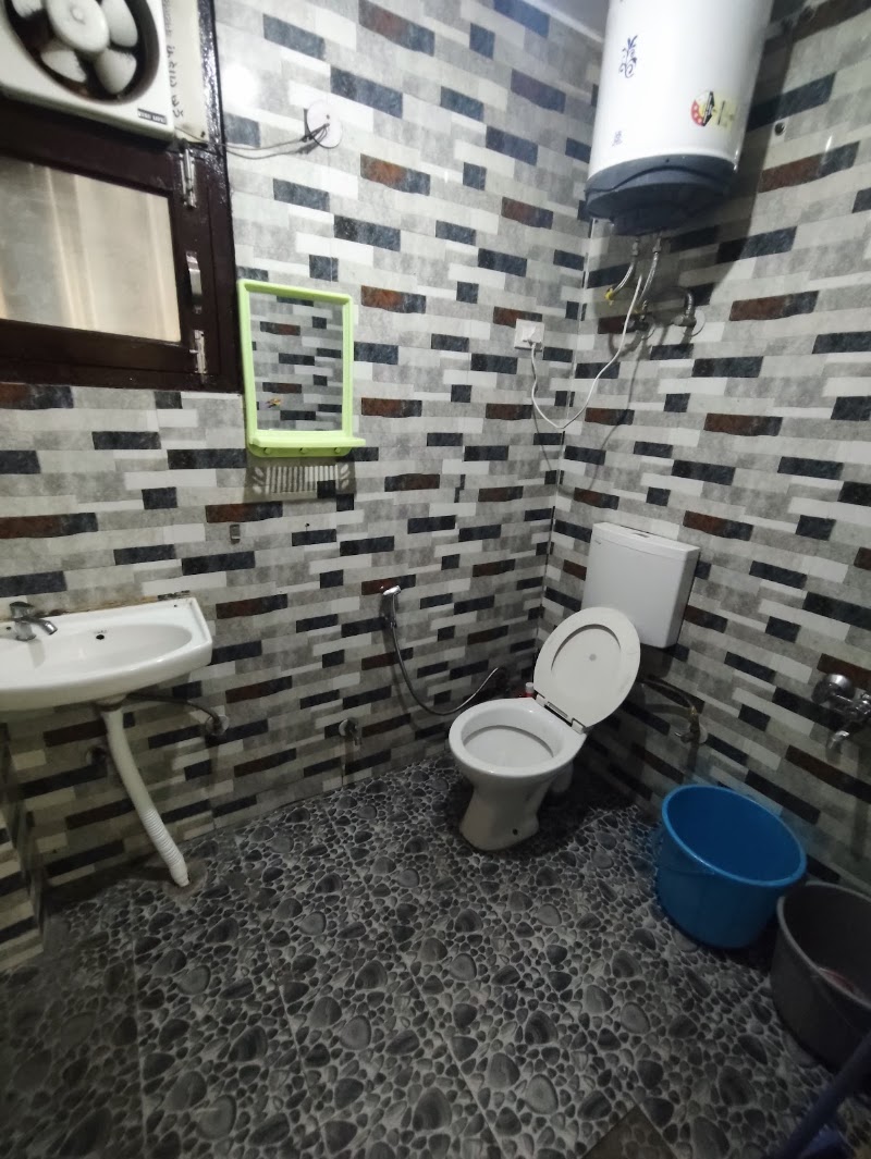 SHRI MARUTI PG - SHRI MARUTI PG Ho, metro station gate, 2, Street No. A96, near Bikaner Sweets, Saidulajab, Saiyad ul Ajaib, Saket, New Delhi, Delhi 110030, India