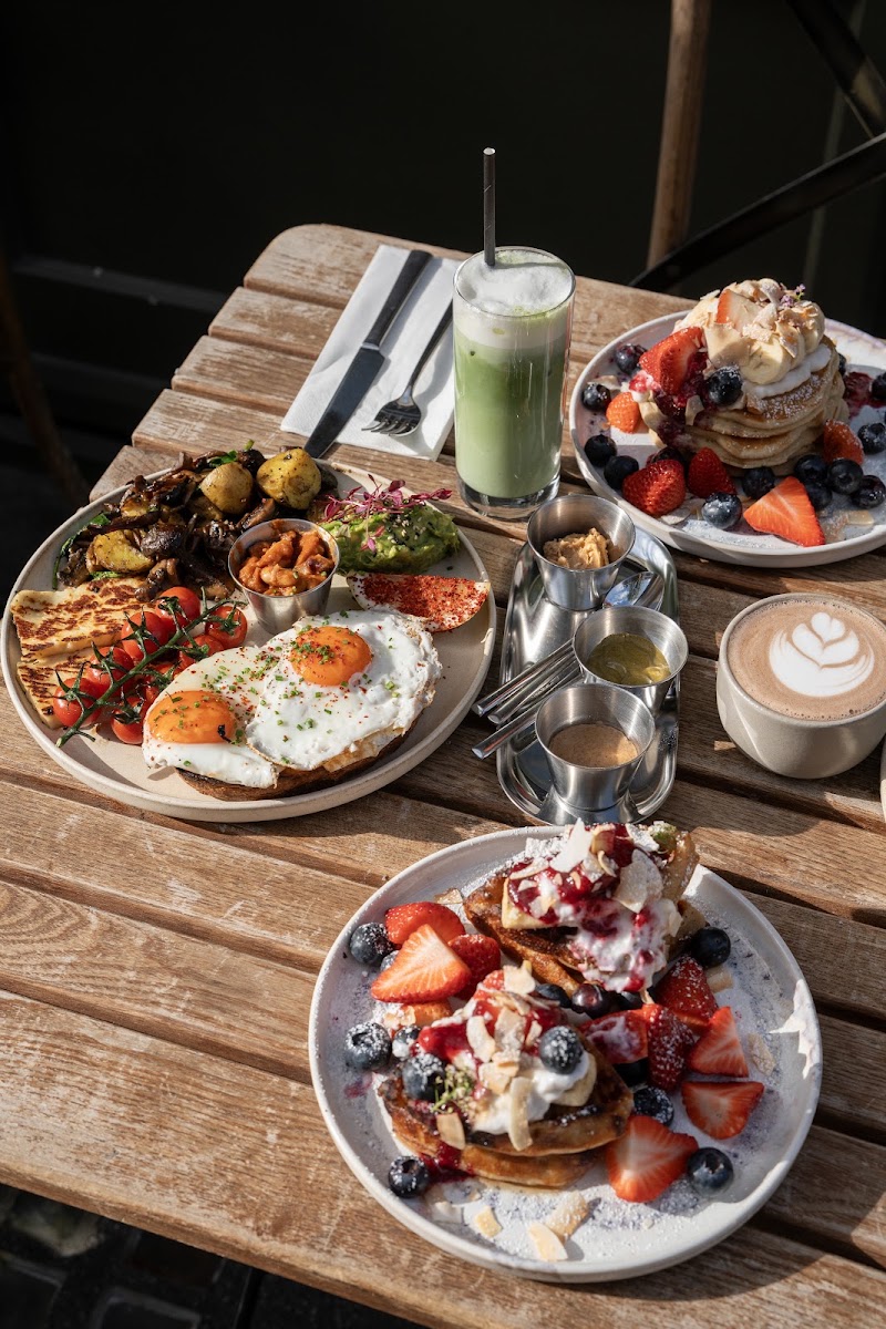 KIN Cafe - KIN Cafe 22 Foley St, London W1W 6DT, UK