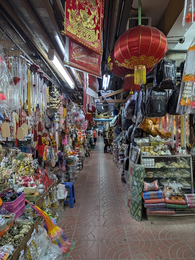 Waroros Market - Waroros Market 10,12 14 Wichayanon Rd, Tambon Chang Moi, Amphoe Mueang Chiang Mai, Chang Wat Chiang Mai 50300, Thailand