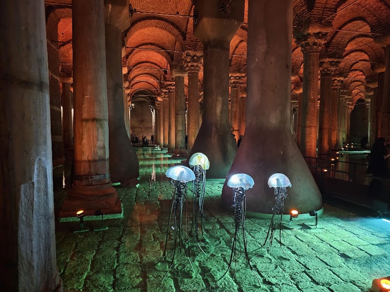 Basilica Cistern - Basilica Cistern Alemdar, Yerebatan Cd. 1/3, 34110 Fatih/İstanbul, Türkiye
