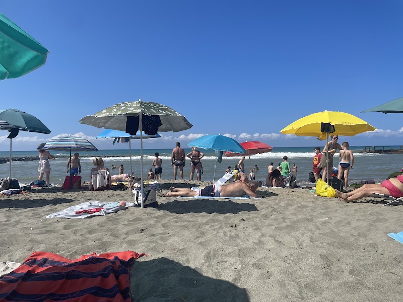 Spiaggia libera Gialla - Spiaggia libera Gialla, Lungomare Paolo Toscanelli, 137a, 00121 Lido di Ostia RM, Italy