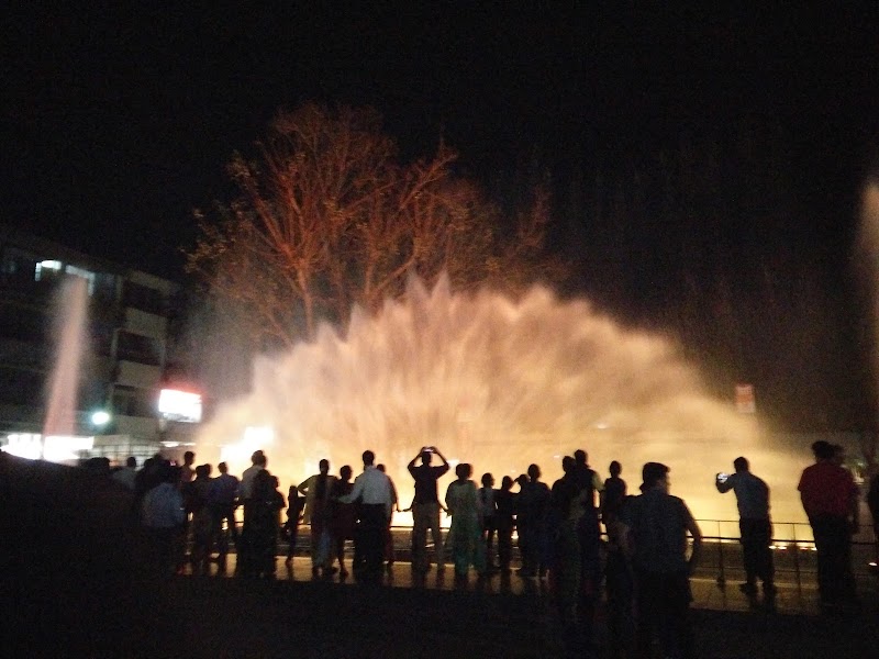 Plaza Fountain - Plaza Fountain, PQRJ+5PQ, Shopping Plaza, 17D, Sector 17, Chandigarh, 160017, India