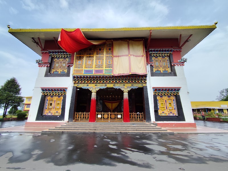 Tsuglakhang Monastery & Temple - Tsuglakhang Monastery & Temple 8JG7+CVX, Secretariat Rd, Vishal Gaon, Gangtok, Sikkim 737103, India