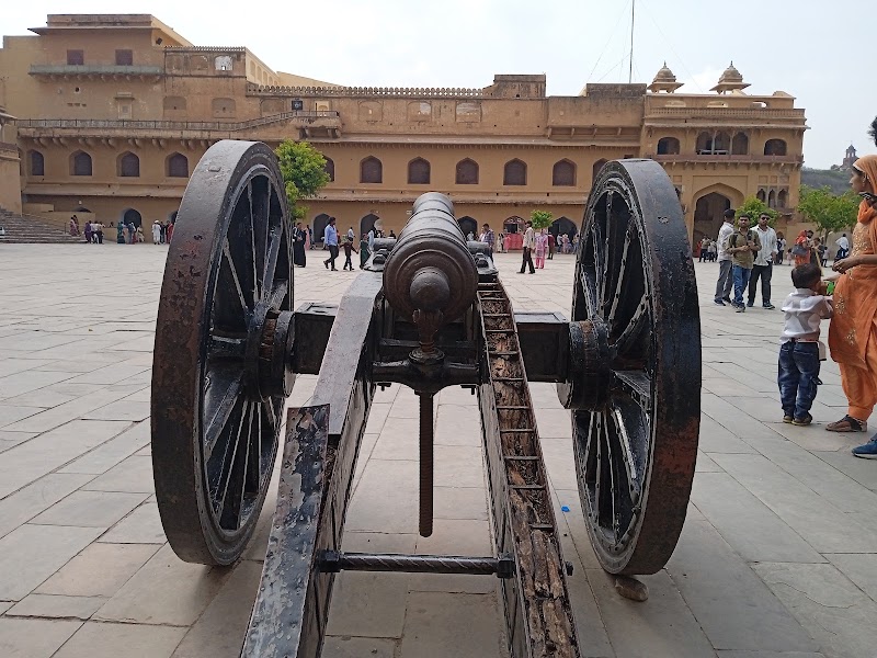 Surajpol dwaar (Sun Gate) Rajasthan - Surajpol dwaar (Sun Gate) Rajasthan Amer Palace and Fort, Amer Rd, Devisinghpura, Amer, Rajasthan 302028, India