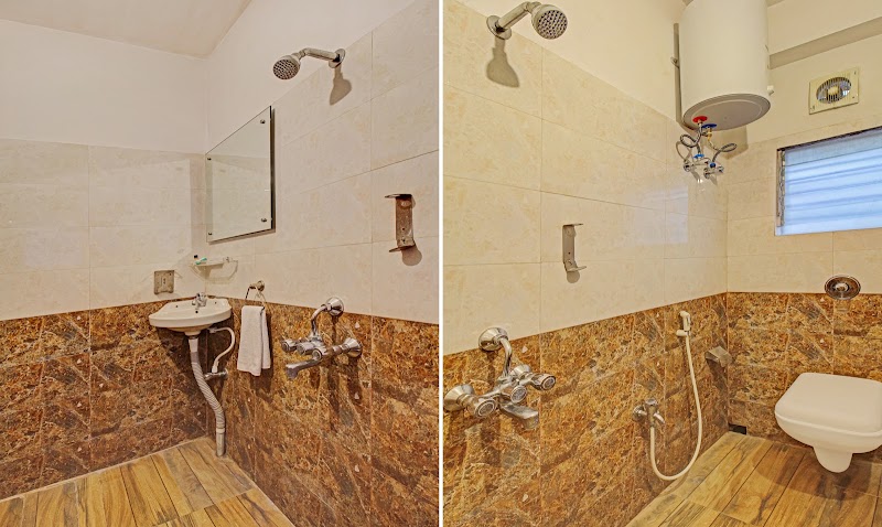 Hotel Royal Crowne - Hotel Royal Crowne 86, Ramakrishna Road Italgacha Main Road, No 1 Enter, the Mandir Masjid Road and take, the 2nd right, near Airport Gate, 2nd Cross, Motilal Colony, Rajbari, Dum Dum, Kolkata, West Bengal 700079, India