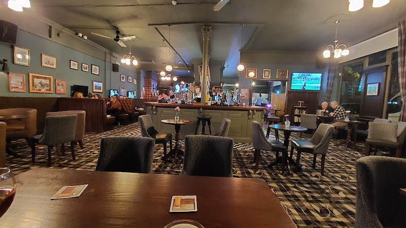 The Queen Victoria - The Queen Victoria 148 Southwark Park Rd., London SE16 3RP, UK