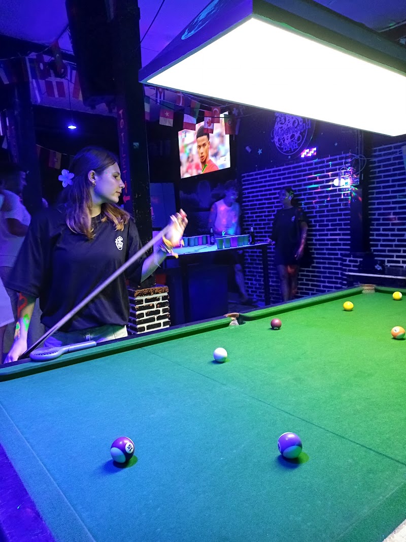Moonland Bar - Moonland Bar, 127, Haad Rin, Amphoe Ko Pha-ngan, Chang Wat Surat Thani 84280, Thailand