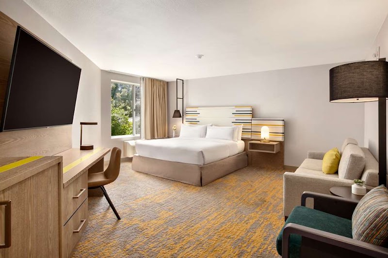 DoubleTree by Hilton Hotel Campbell - Pruneyard Plaza - DoubleTree by Hilton Hotel Campbell - Pruneyard Plaza, 1995 S Bascom Ave, Campbell, CA 95008, USA