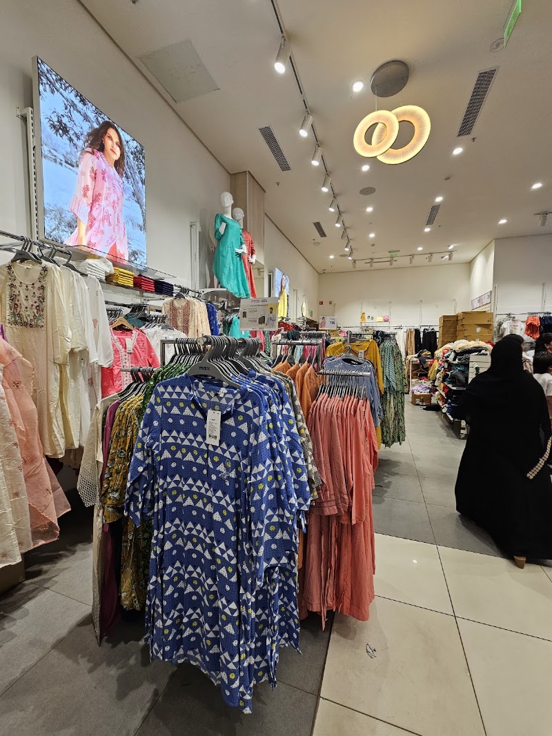 Max - Max Lulu International Shopping Mall, Anayara, Kochuveli, Thiruvananthapuram, Kerala 695029, India