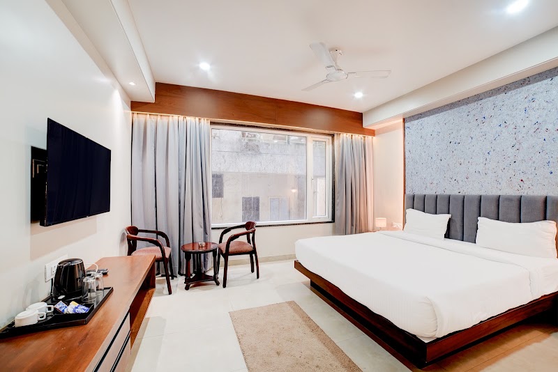 Palette by OYO Patel Nagar - Palette by OYO Patel Nagar, Plot No. 13-E, Raisen Rd, Manak Vihar, Patel Nagar, Bhopal, Madhya Pradesh 462022, India