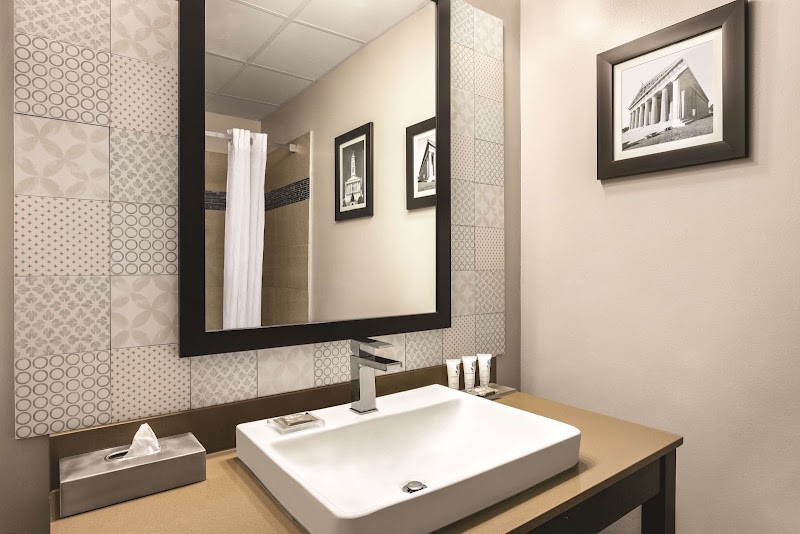 Country Inn & Suites by Radisson, Nashville Airport East, TN - Country Inn & Suites by Radisson, Nashville Airport East, TN 3423 Percy Priest Dr, Nashville, TN 37214, USA