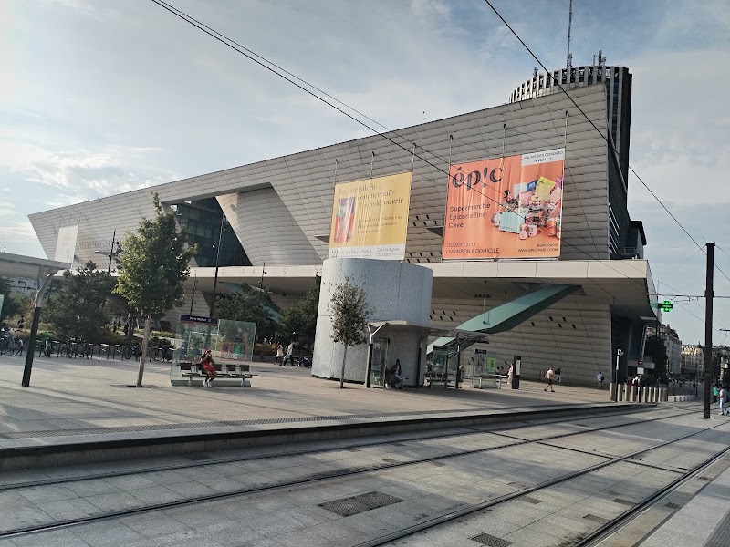 Neuilly Porte Maillot - Neuilly Porte Maillot 82 Av. de la Grande Armée, 75017 Paris, France