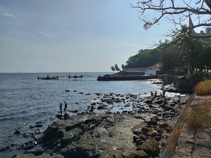 Aguada rocky Beach - Aguada rocky Beach FQVH+43H, Goa 403001, India