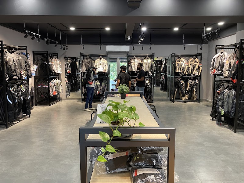 Rynox Exclusive Store - HSR Bengaluru - Rynox Exclusive Store - HSR Bengaluru No. 645, Ground Floor, Zeal square, 12th cross, 27th Main Rd, behind cafe coffee day, 1st Sector, HSR Layout, Bengaluru, Karnataka 560102, India