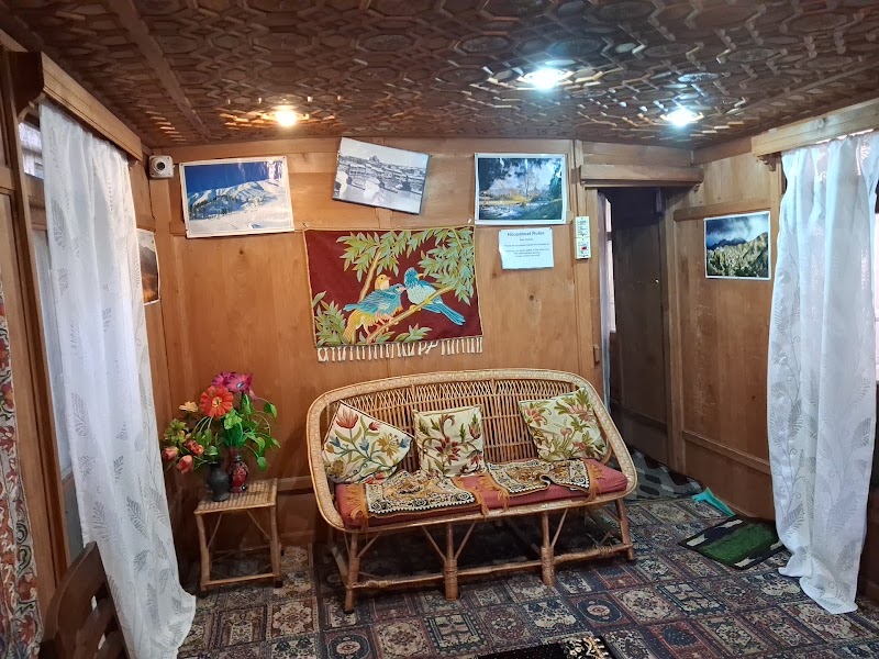 New Bombay hertiage Group Of Houseboats - New Bombay hertiage Group Of Houseboats, hotel Dal lake, Boulevard Rd, opp. New Park, Karapura, Rainawari, Srinagar, 190001