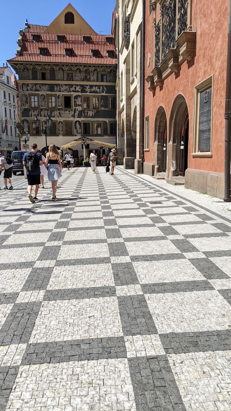 Socha lva (na fasádě na rohu domu Staroměstské náměstí 3/2) - Socha lva (na fasádě na rohu domu Staroměstské náměstí 3/2), Staroměstské nám. 3/2, Staré Město, 110 00 Praha-Praha 1, Czechia