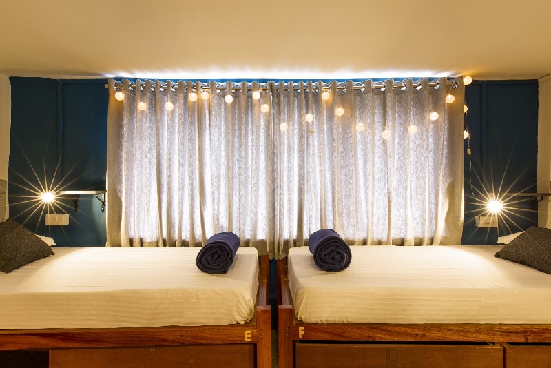 Locomo Hostel OG | Stay • Work • Eat - Locomo Hostel OG | Stay • Work • Eat 2nd Flr, Krishna Villa, abv Bank Of Maharashtra, Monghibai Rd, Navpada, Vile Parle East, Vile Parle, Mumbai, Maharashtra 400057, India