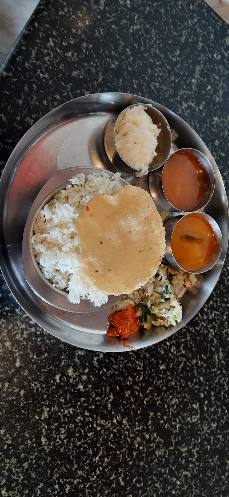 Hotel Vasu Grand - Hotel Vasu Grand Mahatma Gandhi Rd ‌‌‌, opp. Ayyappa temple, Kanakapura, Karnataka 562117, India