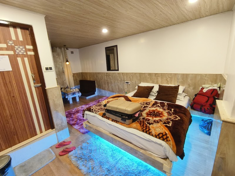 Darjeeling Guest House Deluxe - Darjeeling Guest House Deluxe 16, DB Giri Rd, Chota Kak Jhora, Darjeeling, West Bengal 734101, India