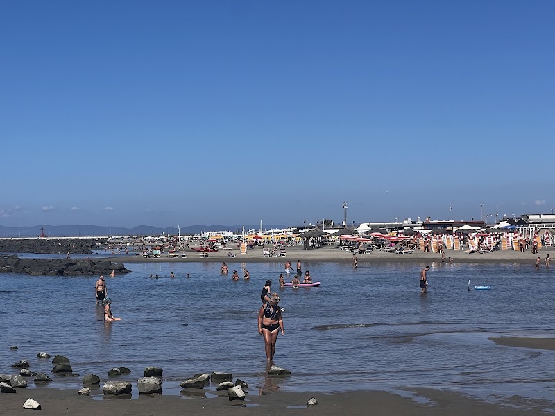 Free Beach - Free Beach, Spiaggia Libera, Lungomare della Salute, 56, 00054 Fiumicino RM, Italy