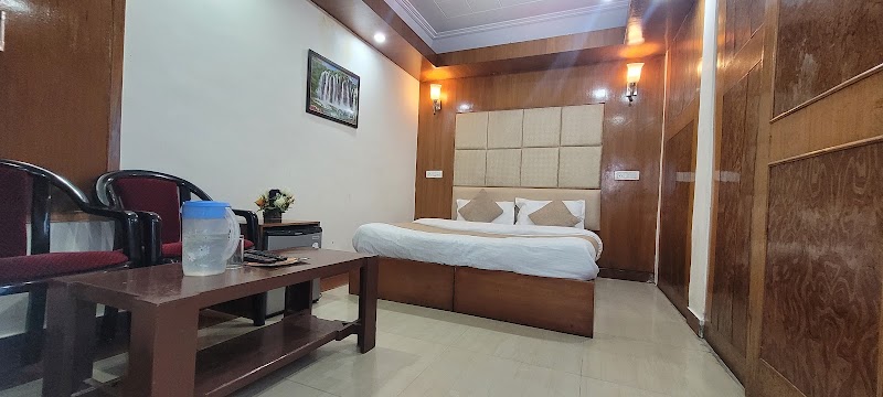 Riversun Hotel Mall Road - Riversun Hotel Mall Road Kalsia Estate, Mall Rd, The Mall Road, Mussoorie, Uttarakhand 248179, India