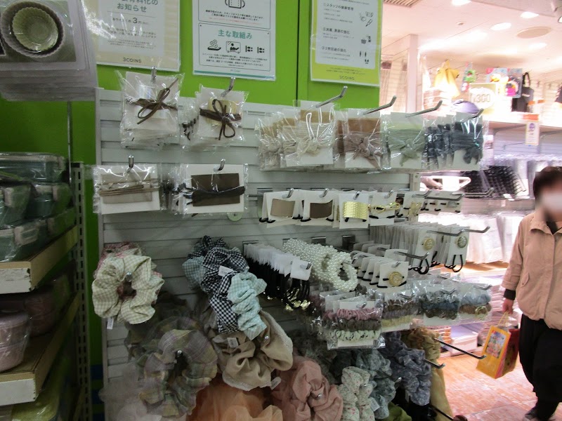 3COINSstation Shinjuku Station south exit shop - 3COINSstation Shinjuku Station south exit shop Japan, 〒160-0022 Tokyo, Shinjuku City, Shinjuku, 3-chōme−38−２ ＪＲ新宿構内 南改札内