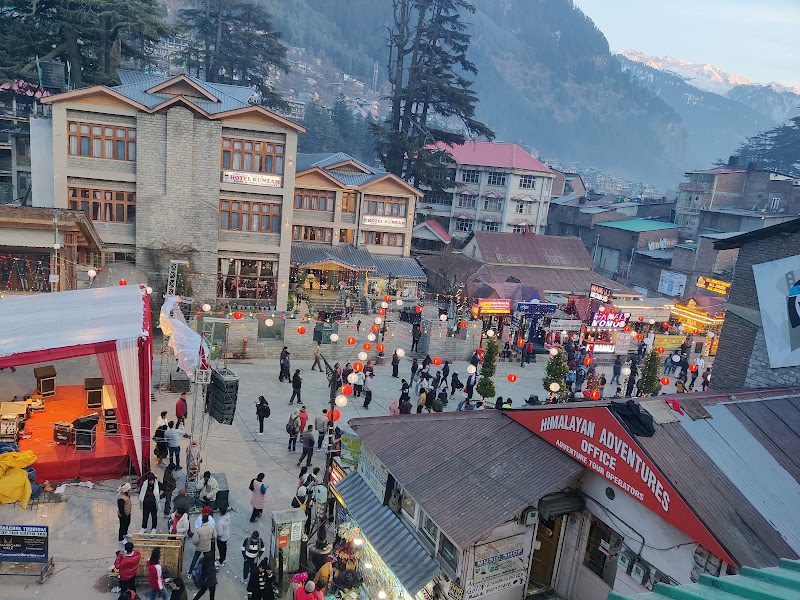 The Corner House Restaurant & Bar - The Corner House Restaurant & Bar Model Town Road, Mall Rd, Model Town, Siyal, Manali, Himachal Pradesh 175131, India