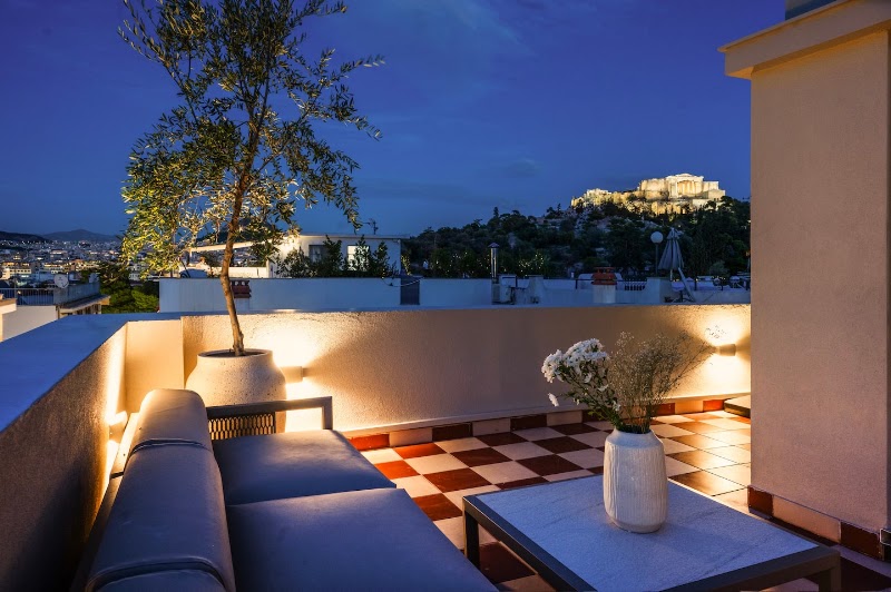Historic Villa with Hot Tub Beneath the Acropolis ( Oasis Hospitality Group) - Historic Villa with Hot Tub Beneath the Acropolis ( Oasis Hospitality Group), Iouliou Smith 19, Athina 118 51, Greece