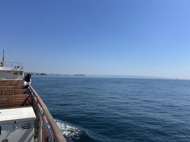 Kadikoy Ferry Station - Kadikoy Ferry Station, Caferağa, Rıhtım Cd., 34710 Kadıköy/İstanbul, Türkiye