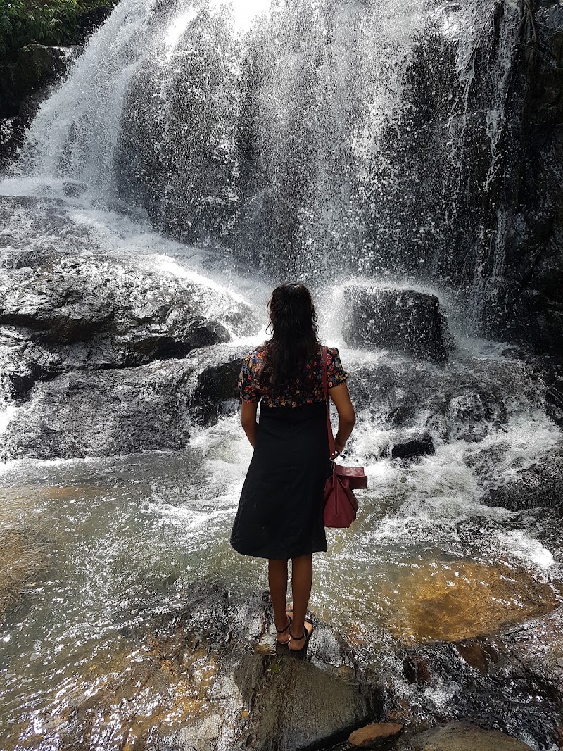 Dunumala Ella Waterfall - Dunumala Ella Waterfall, 46X2+3R7, Galapitamada, Sri Lanka