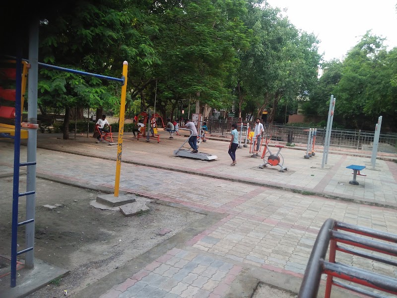 Company Garden - Company Garden Maidagin Xing, Daranagar, Kotwali, Varanasi, Uttar Pradesh 221001, India