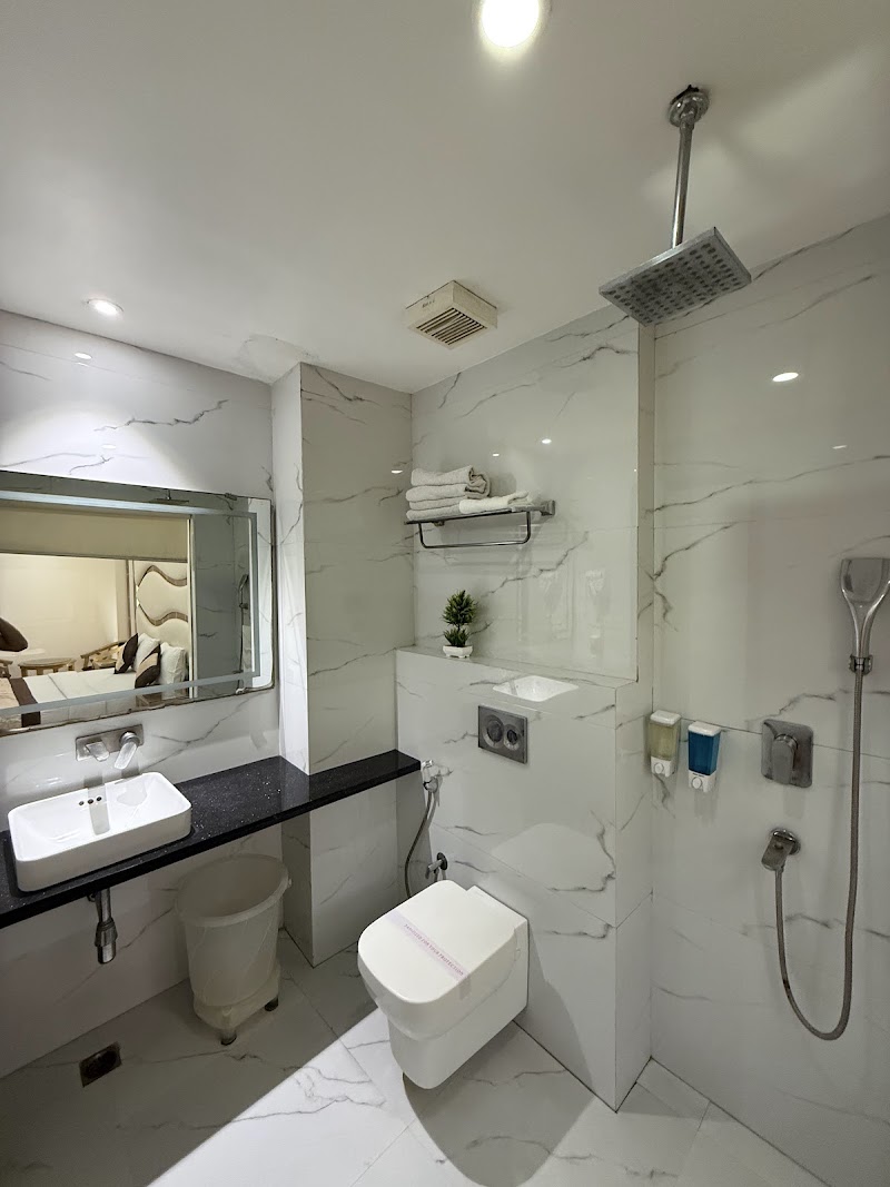 Hotel Gold Regency - Hotel Gold Regency 4350, Main Bazar Rd, Bagichi Ramchander, Kaseru Walan, Paharganj, New Delhi, Delhi, 110055, India