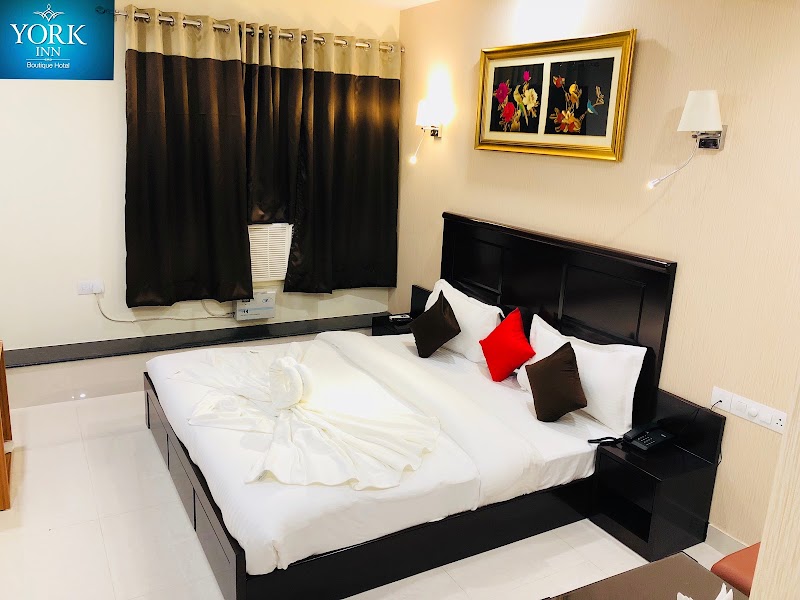 York Inn Boutique Hotel - York Inn Boutique Hotel Guru Govind, RWQH+34G, 82/166, Guru Govind Singh Marg, Lalkuan, Lucknow, Uttar Pradesh 226001, India