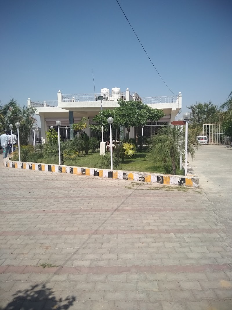 Hotel Poonam Mahal - Hotel Poonam Mahal, Kh. No. 304/1, N.H-75 , Toriya Tek, Khajuraho, Madhya Pradesh 471101, India
