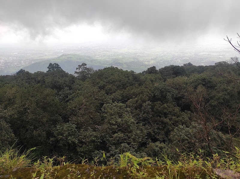 MATHERAN DASTURI CAR PARK. LAST POINT FOR CARS - MATHERAN DASTURI CAR PARK. LAST POINT FOR CARS, 273P+H48, Neral - Matheran Rd, Matheran, Maharashtra 410101, India